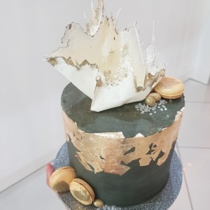 Chocolate splash cake