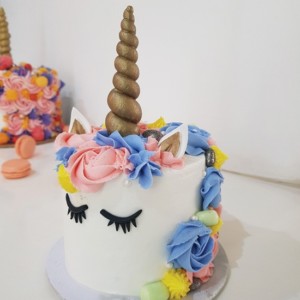 Classic unicorn cake
