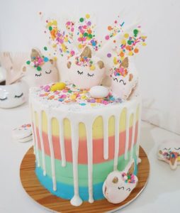 Unicorn daydreams cake