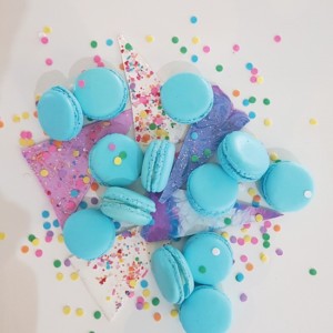 White chocolate macaron