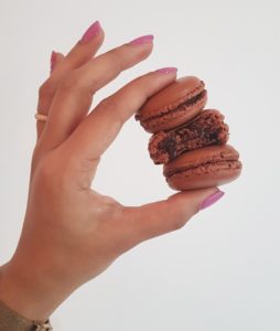 Chocolate macaron