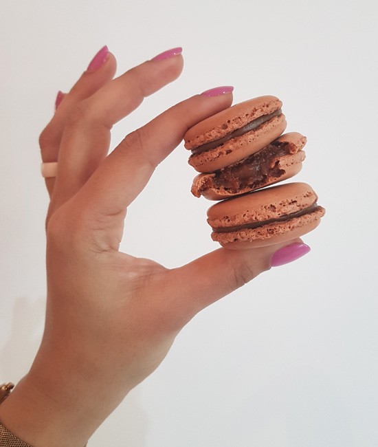Peanut butter macaron