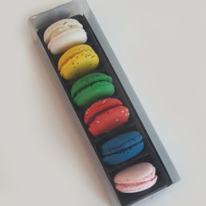 Assorted box of 6 macarons