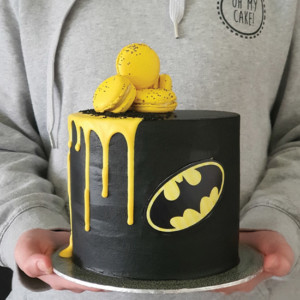 Classic Batman-inspired cake