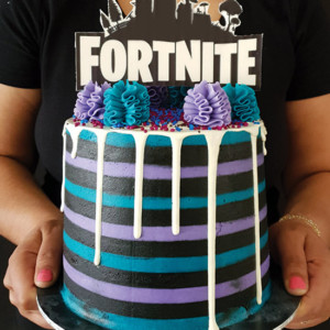 Fortnite-inspired cake