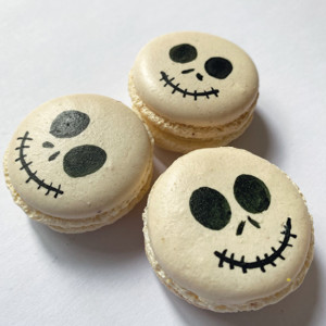 Skeleton macaron