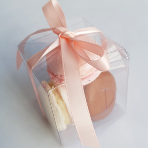 Gift box of 4 macarons
