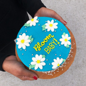 Dainty Daisy Cake