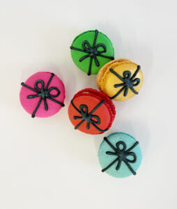 Gift yo'elf macaron