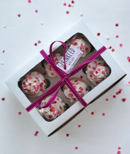 gift box of 6 valentine's cupcakes