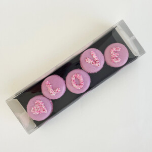 gift box of 5 love sprinkle macarons