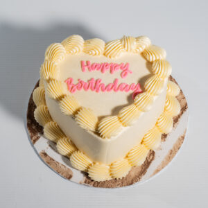 Vintage Heart Cake in Cream | Image | Oh My Cake | Bakery in Fourways South Africa | Cakes | Macarons | Cupcakes