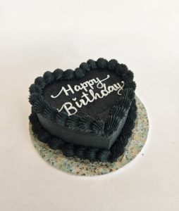 Vintage Heart Cake in Black | Image | Oh My Cake | Bakery in Fourways South Africa | Cakes | Macarons | Cupcakes