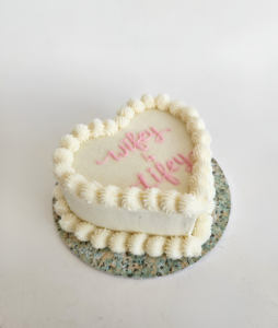 Vintage Heart Cake in Cream | Image | Oh My Cake | Bakery in Fourways South Africa | Cakes | Macarons | Cupcakes
