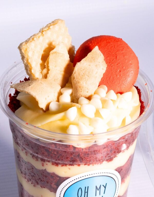 Personalised gourmet cake cups created by OhMyCake.