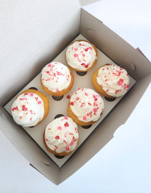 Gift box of 6 valentine's cupcakes