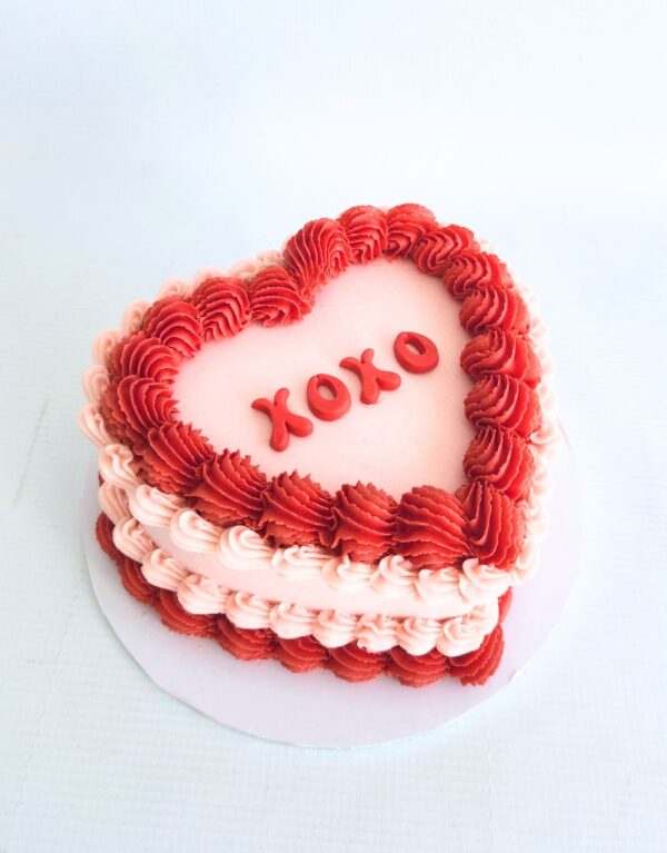 Retro heart cake in red
